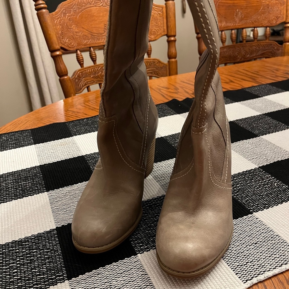 Women’s Timberland Boots - Picture 6 of 7